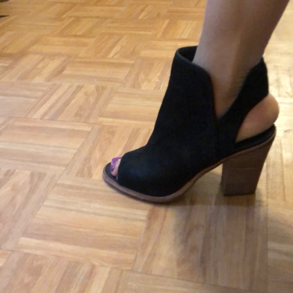 Vince camuto open toe